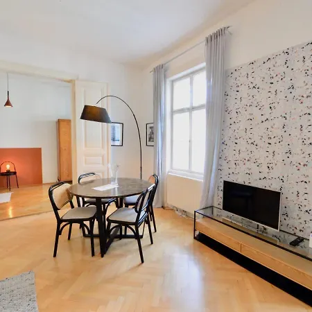 Beautiful Flat Next To Karlskirche Vienna Esterno foto