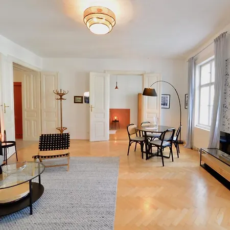 Beautiful Flat Next To Karlskirche Vienna Esterno foto