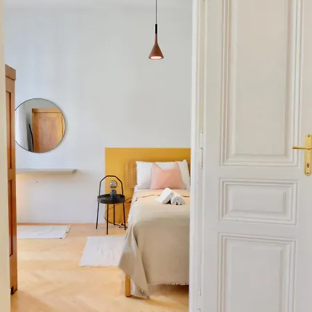 Beautiful Flat Next To Karlskirche Vienna Esterno foto